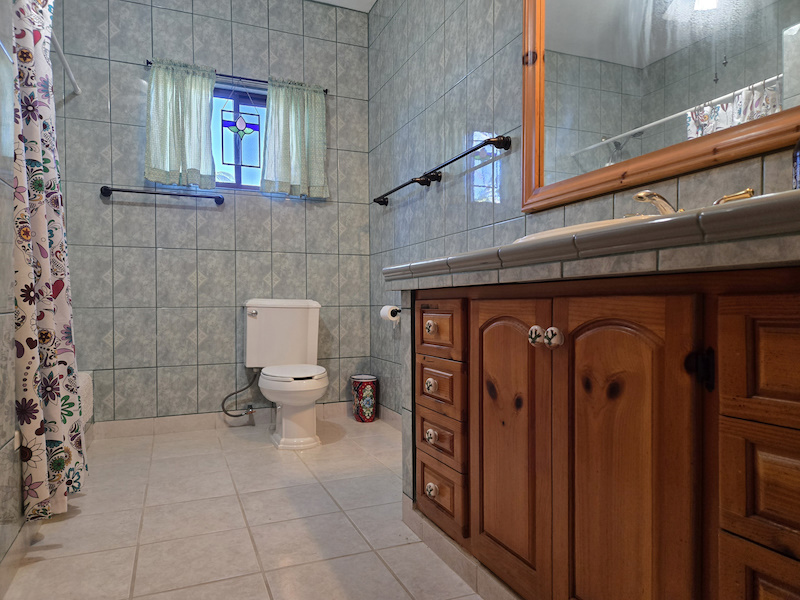 Casa j9 large downstairs guest bathroom