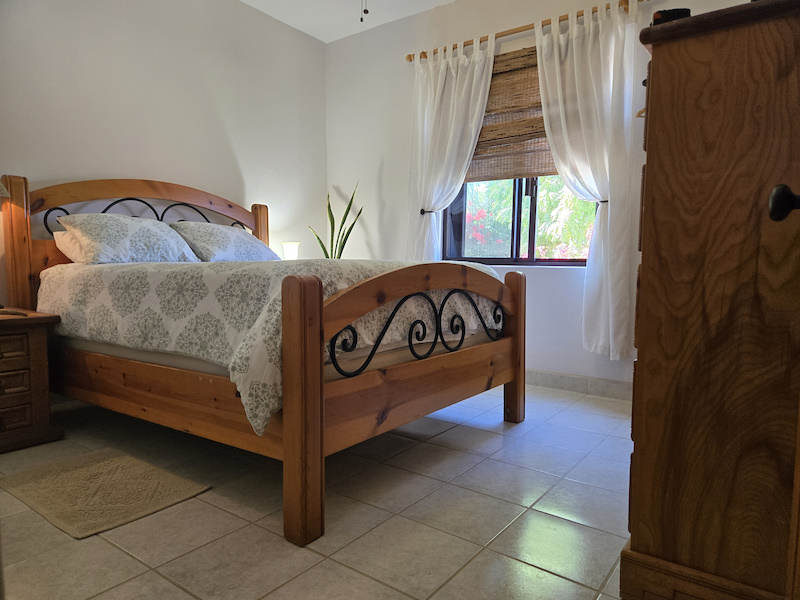 Casa j9 downstairs guest bedroom